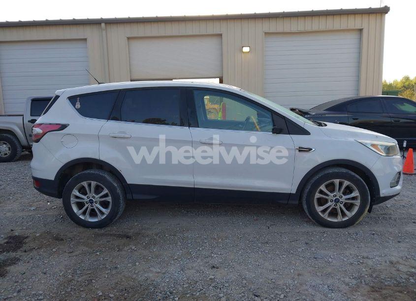 Photo 13 of 2017 Ford Escape SE (VIN 1FMCU0GD3HUA52989)