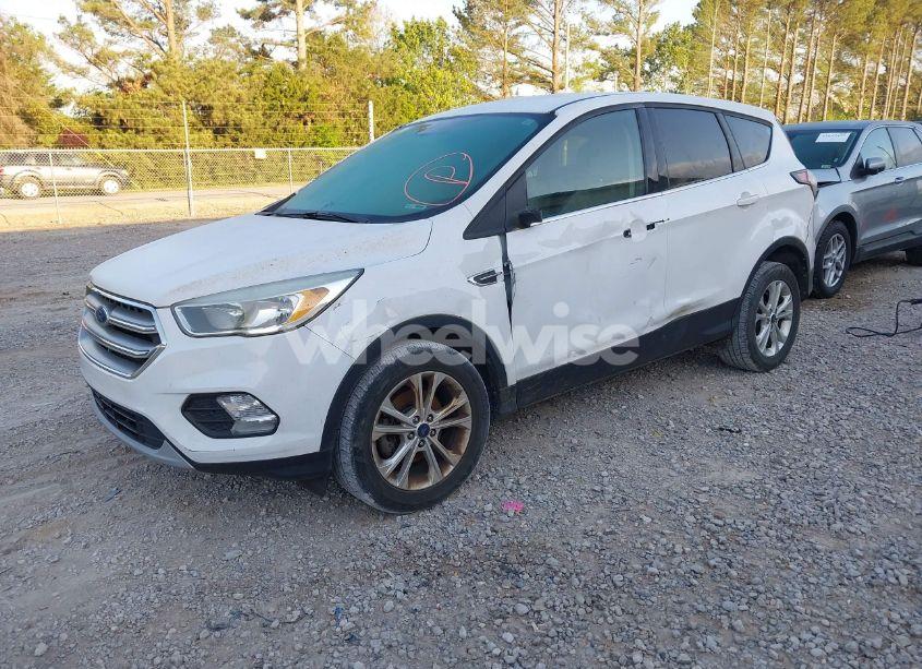 Photo 2 of 2017 Ford Escape SE (VIN 1FMCU0GD3HUA52989)