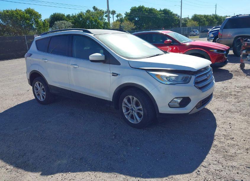 2017 Ford Escape SE (VIN 1FMCU0GD3HUB19767) main photo
