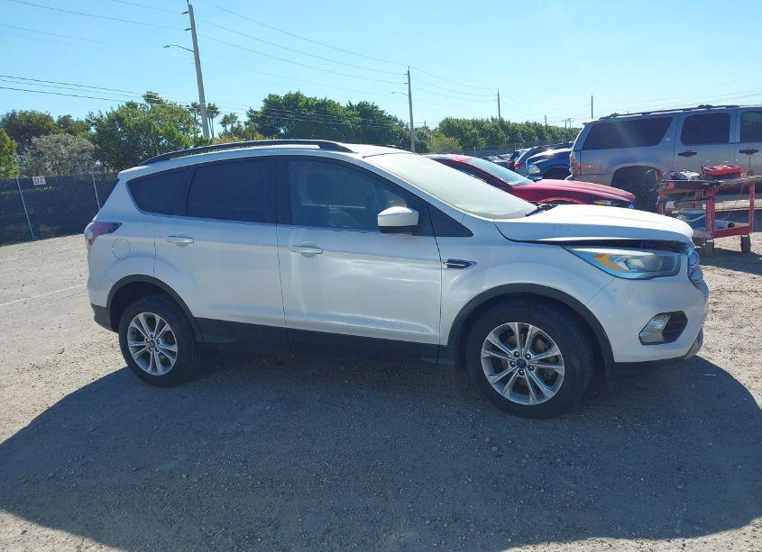 Photo 13 of 2017 Ford Escape SE (VIN 1FMCU0GD3HUB19767)