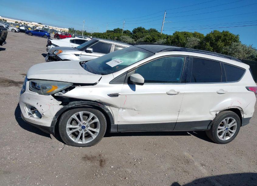 Photo 17 of 2017 Ford Escape SE (VIN 1FMCU0GD3HUB19767)