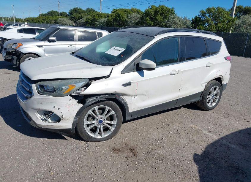 Photo 2 of 2017 Ford Escape SE (VIN 1FMCU0GD3HUB19767)