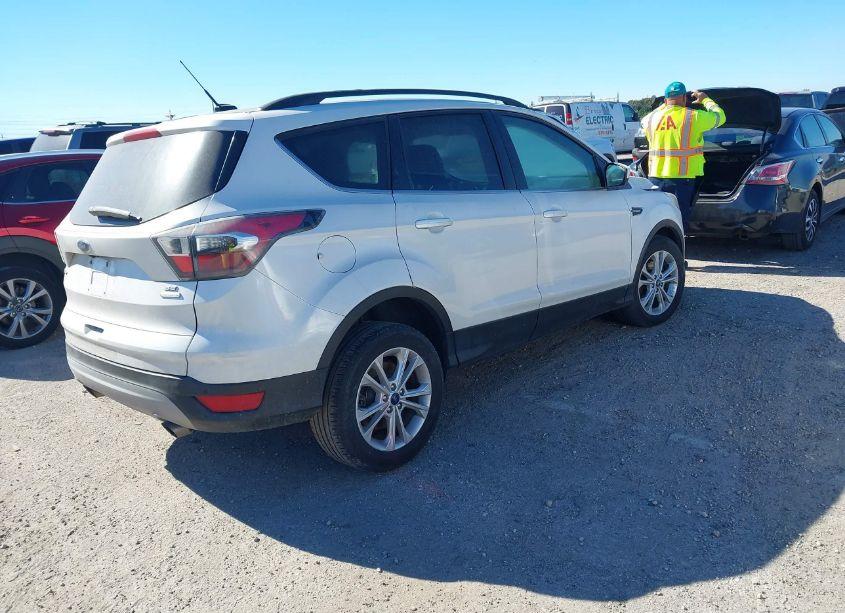 Photo 4 of 2017 Ford Escape SE (VIN 1FMCU0GD3HUB19767)