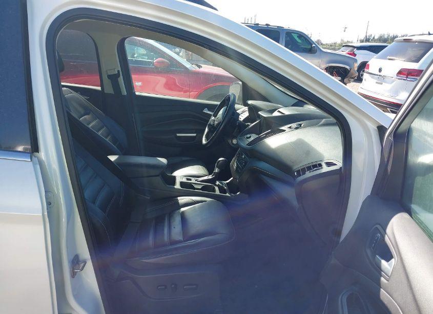 Photo 5 of 2017 Ford Escape SE (VIN 1FMCU0GD3HUB19767)