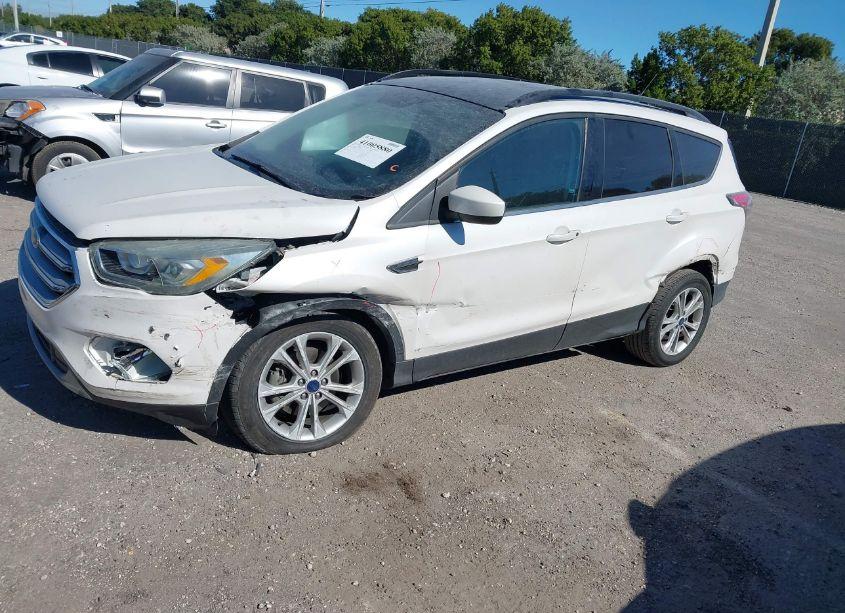 Photo 6 of 2017 Ford Escape SE (VIN 1FMCU0GD3HUB19767)