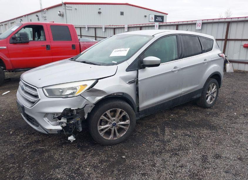 Photo 2 of 2017 Ford Escape SE (VIN 1FMCU0GD3HUB30543)