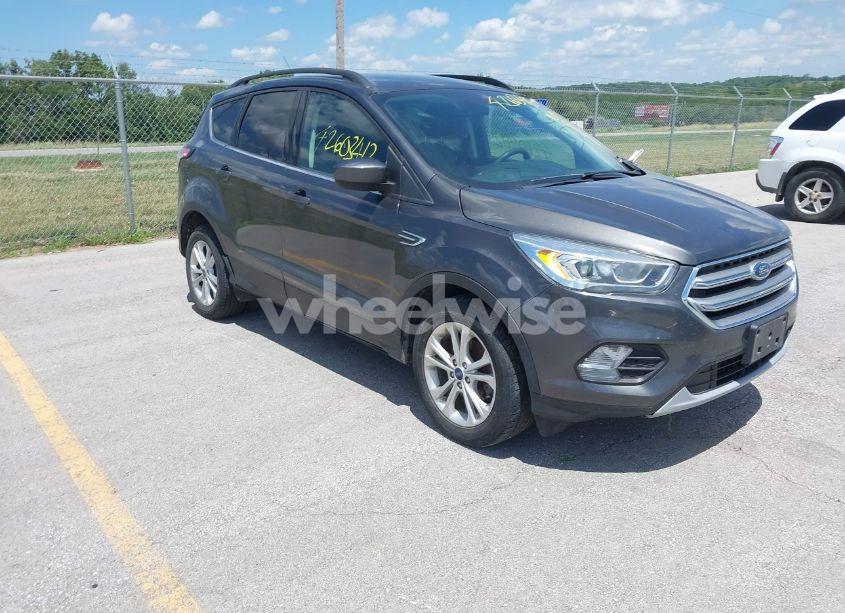2017 Ford Escape SE (VIN 1FMCU0GD3HUB77880) main photo