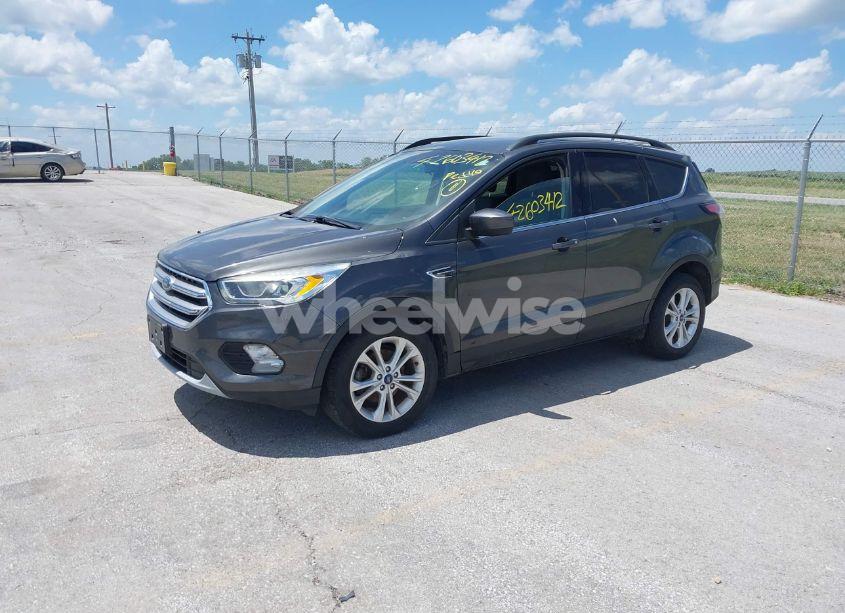 Photo 2 of 2017 Ford Escape SE (VIN 1FMCU0GD3HUB77880)