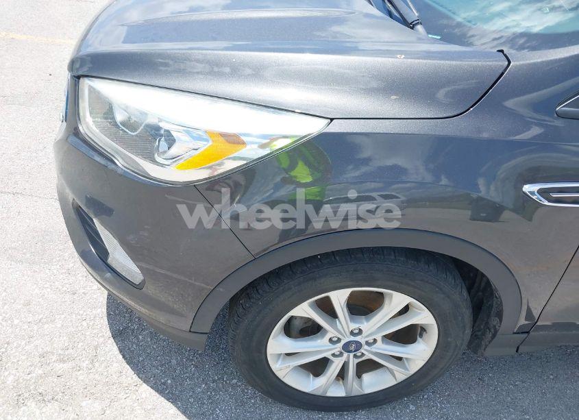 Photo 6 of 2017 Ford Escape SE (VIN 1FMCU0GD3HUB77880)