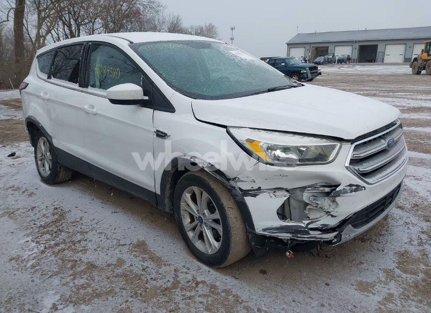 2017 Ford Escape SE (VIN 1FMCU0GD3HUB83095) main photo
