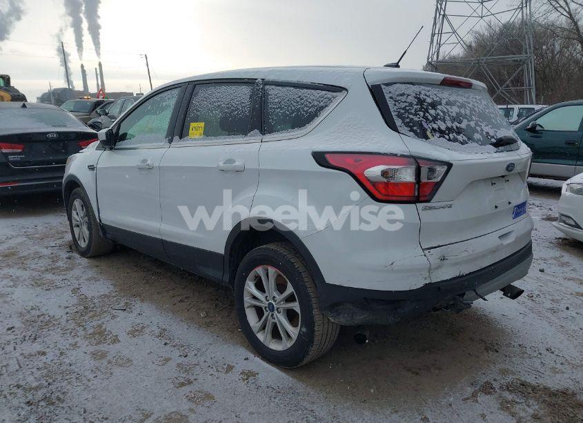 Photo 3 of 2017 Ford Escape SE (VIN 1FMCU0GD3HUB83095)