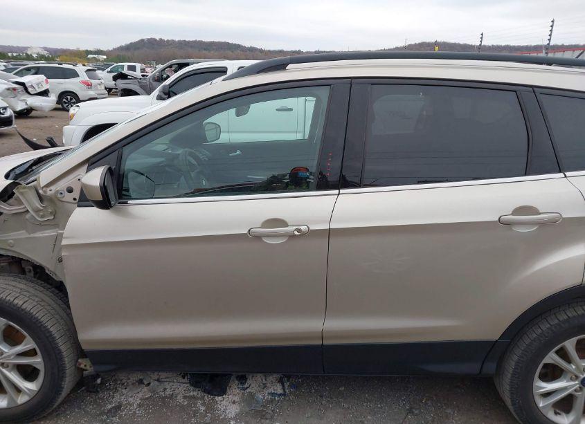 Photo 15 of 2017 Ford Escape SE (VIN 1FMCU0GD3HUB99894)