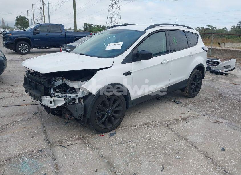 Photo 2 of 2017 Ford Escape SE (VIN 1FMCU0GD3HUC62489)