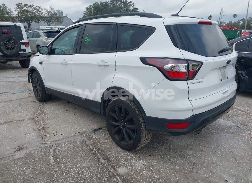 Photo 3 of 2017 Ford Escape SE (VIN 1FMCU0GD3HUC62489)