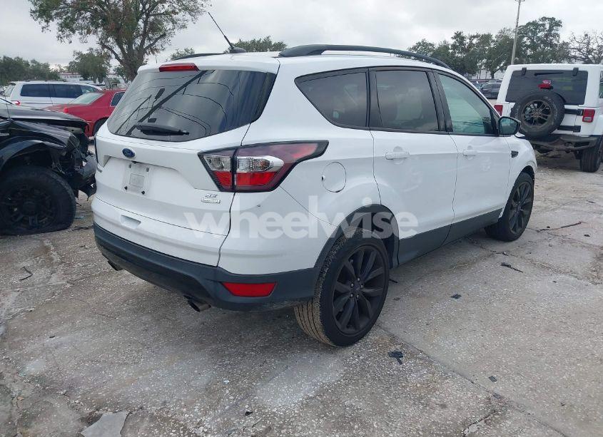 Photo 4 of 2017 Ford Escape SE (VIN 1FMCU0GD3HUC62489)