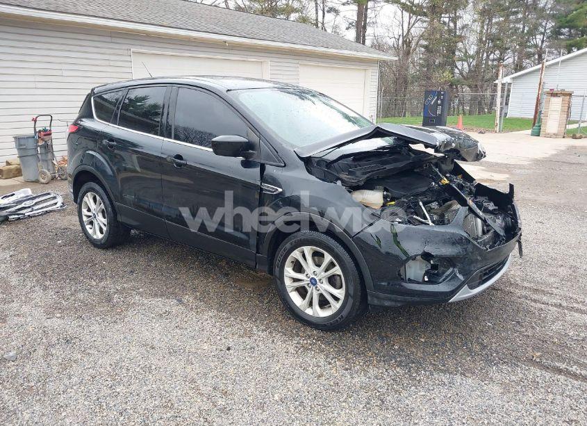 2017 Ford Escape SE (VIN 1FMCU0GD3HUC86839) main photo