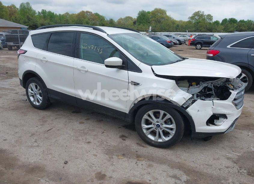 2017 Ford Escape SE (VIN 1FMCU0GD3HUD15367) main photo