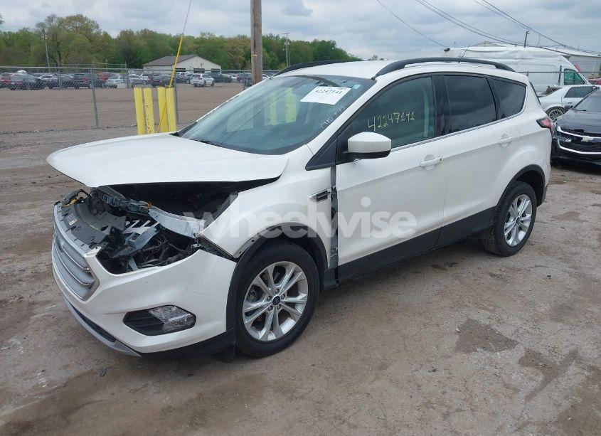 Photo 2 of 2017 Ford Escape SE (VIN 1FMCU0GD3HUD15367)