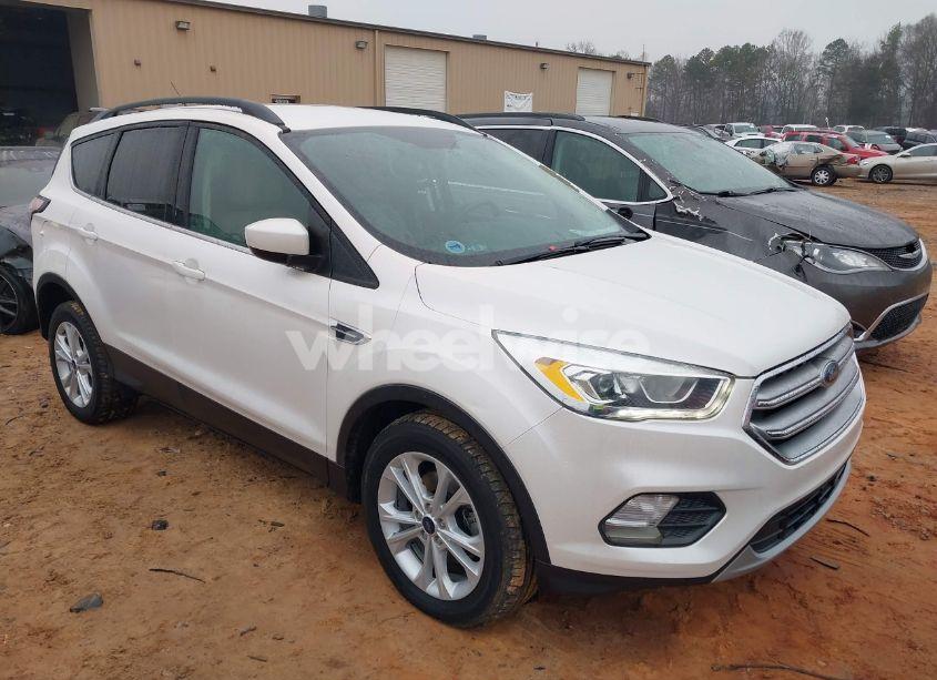 2017 Ford Escape SE (VIN 1FMCU0GD3HUD27325) main photo
