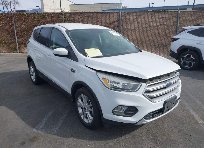 2017 Ford Escape SE (VIN 1FMCU0GD3HUD42424) main photo