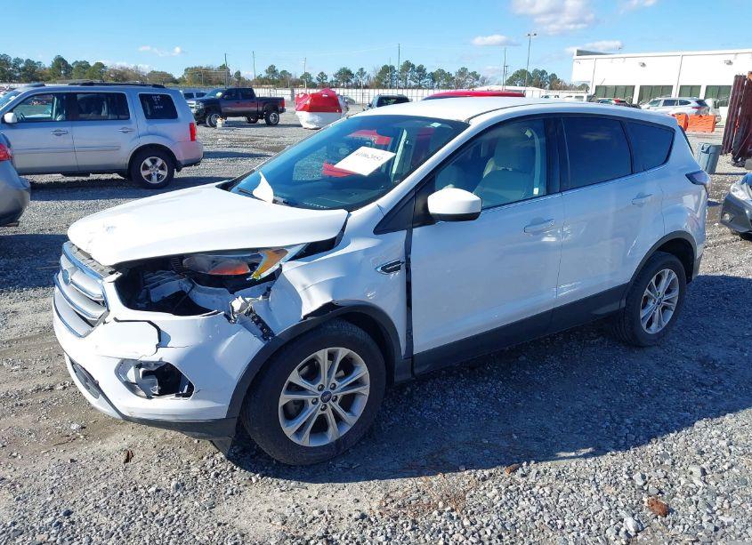 Photo 2 of 2017 Ford Escape SE (VIN 1FMCU0GD3HUD91266)