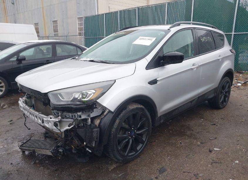 Photo 2 of 2017 Ford Escape SE (VIN 1FMCU0GD3HUE05361)