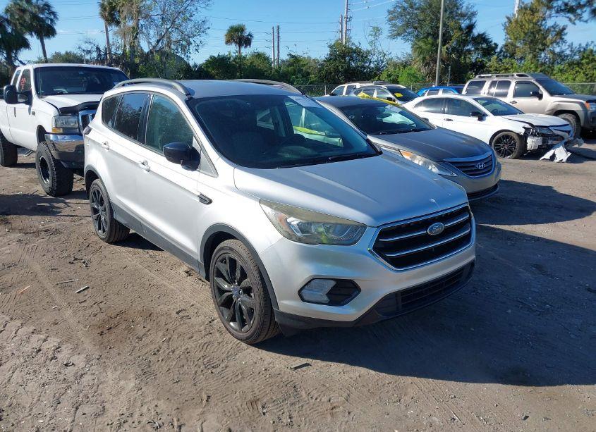 2017 Ford Escape SE (VIN 1FMCU0GD3HUE64782) main photo