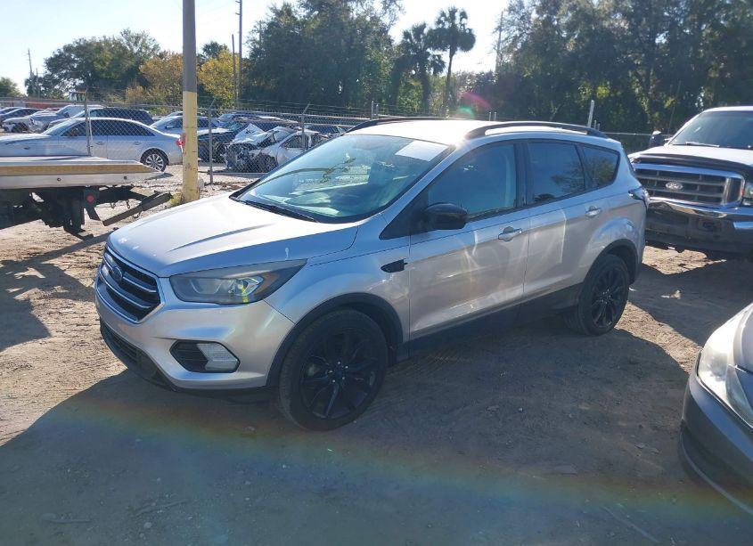 Photo 2 of 2017 Ford Escape SE (VIN 1FMCU0GD3HUE64782)