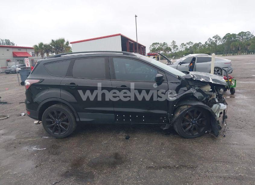 Photo 13 of 2018 Ford Escape SE (VIN 1FMCU0GD3JUA02082)