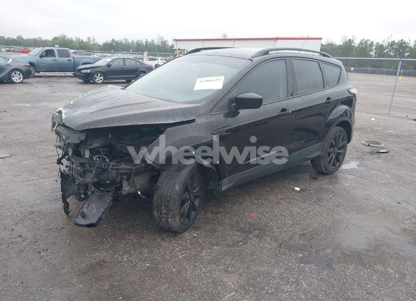 Photo 2 of 2018 Ford Escape SE (VIN 1FMCU0GD3JUA02082)