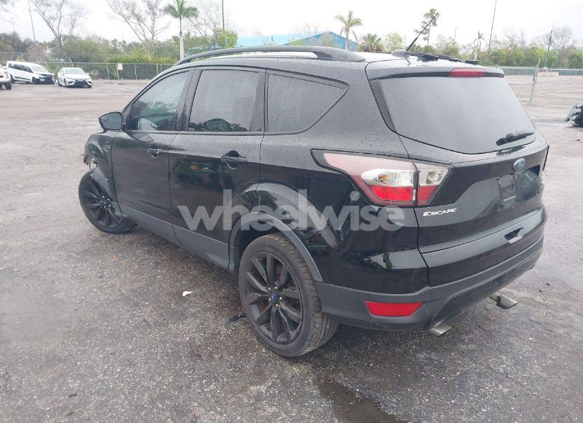 Photo 3 of 2018 Ford Escape SE (VIN 1FMCU0GD3JUA02082)