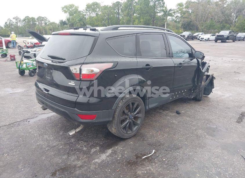 Photo 4 of 2018 Ford Escape SE (VIN 1FMCU0GD3JUA02082)