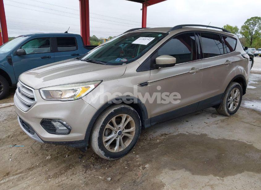 Photo 2 of 2018 Ford Escape SE (VIN 1FMCU0GD3JUA79633)