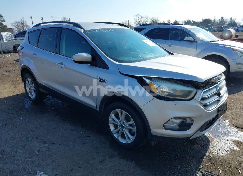 2018 Ford Escape SE (VIN 1FMCU0GD3JUB15708) main photo
