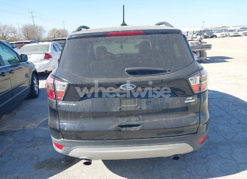 Photo 16 of 2018 Ford Escape SE (VIN 1FMCU0GD3JUB31620)