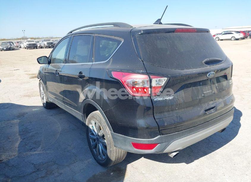 Photo 3 of 2018 Ford Escape SE (VIN 1FMCU0GD3JUB31620)