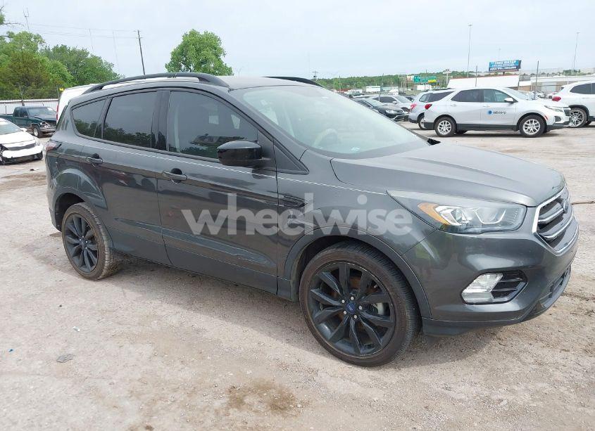 2018 Ford Escape SE (VIN 1FMCU0GD3JUC18823) main photo