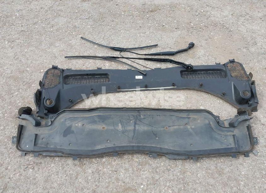 Photo 12 of 2018 Ford Escape SE (VIN 1FMCU0GD3JUC18823)