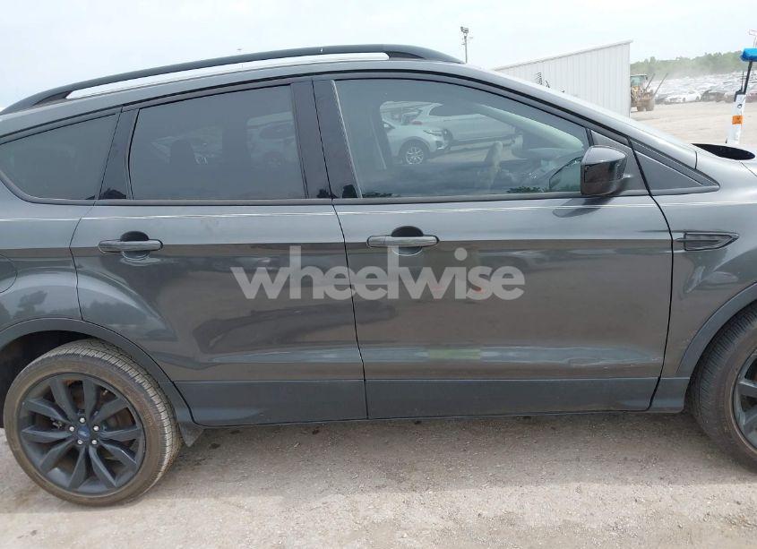 Photo 14 of 2018 Ford Escape SE (VIN 1FMCU0GD3JUC18823)