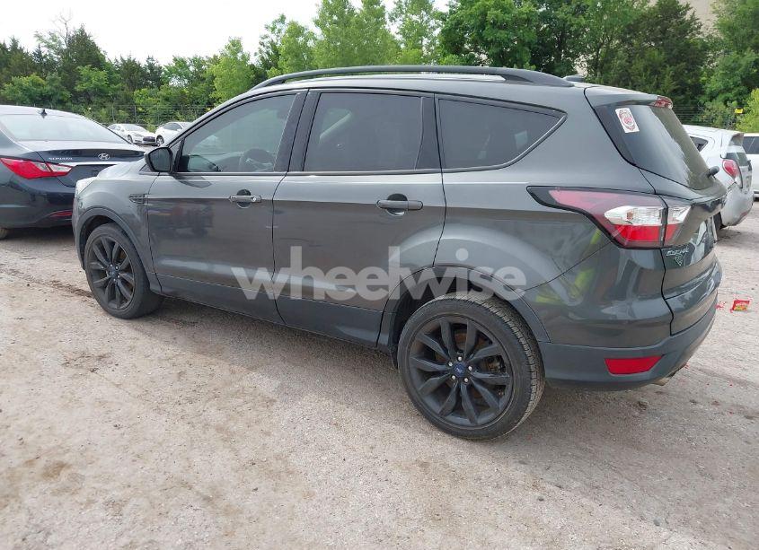 Photo 3 of 2018 Ford Escape SE (VIN 1FMCU0GD3JUC18823)