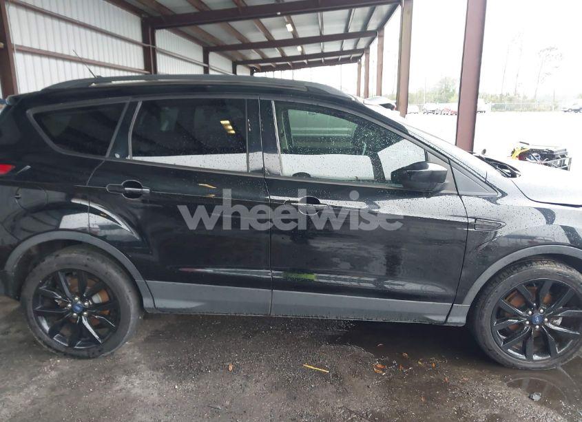 Photo 13 of 2018 Ford Escape SE (VIN 1FMCU0GD3JUC26548)