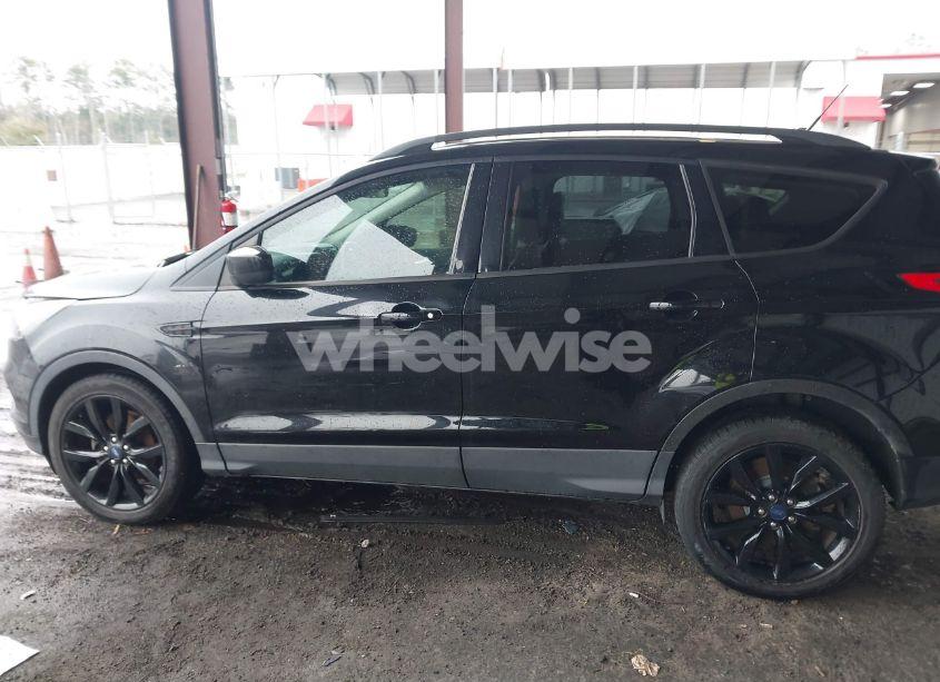Photo 14 of 2018 Ford Escape SE (VIN 1FMCU0GD3JUC26548)