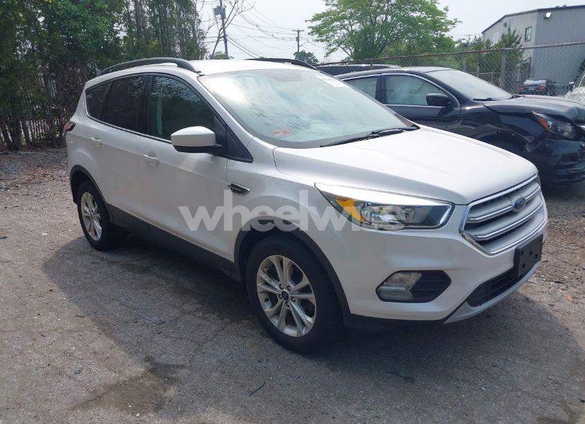 2018 Ford Escape SE (VIN 1FMCU0GD3JUC27392) main photo