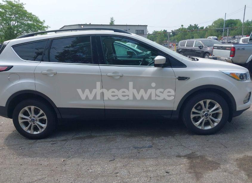 Photo 13 of 2018 Ford Escape SE (VIN 1FMCU0GD3JUC27392)