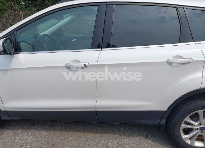 Photo 14 of 2018 Ford Escape SE (VIN 1FMCU0GD3JUC27392)