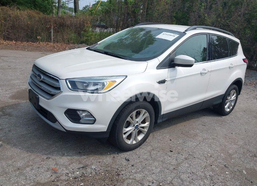 Photo 2 of 2018 Ford Escape SE (VIN 1FMCU0GD3JUC27392)