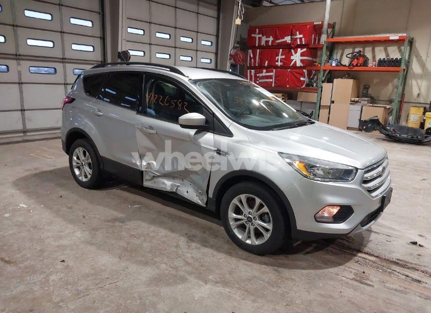 2018 Ford Escape SE (VIN 1FMCU0GD3JUC30549) main photo