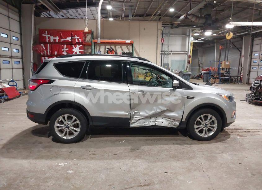 Photo 13 of 2018 Ford Escape SE (VIN 1FMCU0GD3JUC30549)
