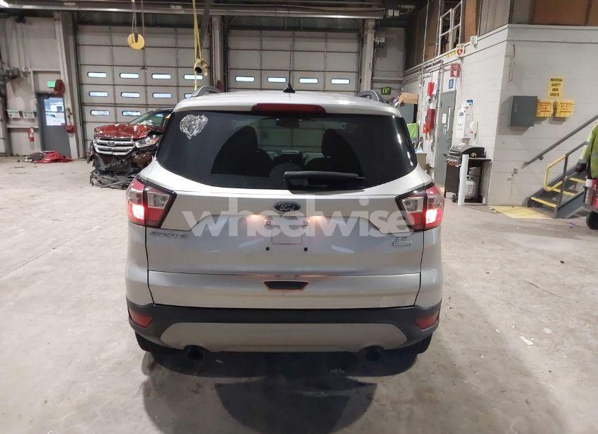 Photo 16 of 2018 Ford Escape SE (VIN 1FMCU0GD3JUC30549)