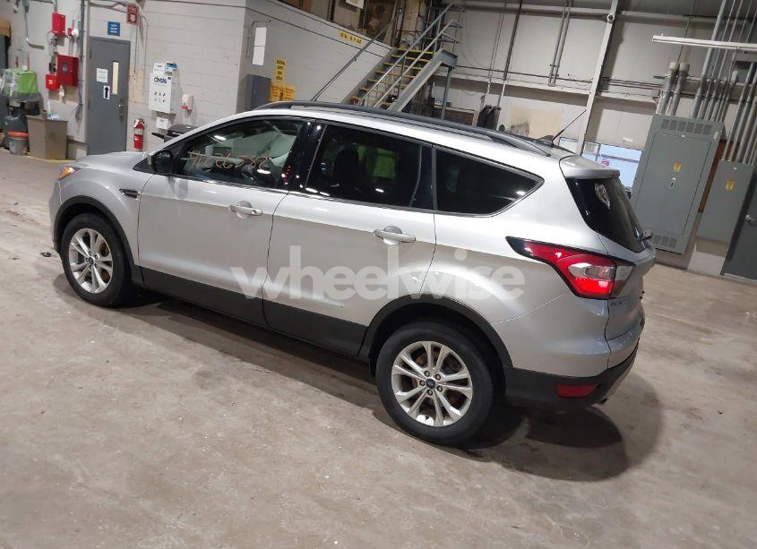 Photo 3 of 2018 Ford Escape SE (VIN 1FMCU0GD3JUC30549)